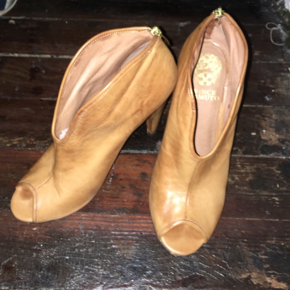 Vince Camuto Shoes - Vince Camuto Amber Peep Toe Shooties | Size 8